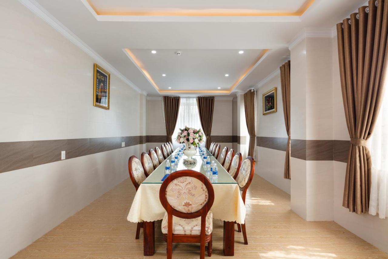 Phuc Ngoc Hotel Rạch Giá Buitenkant foto