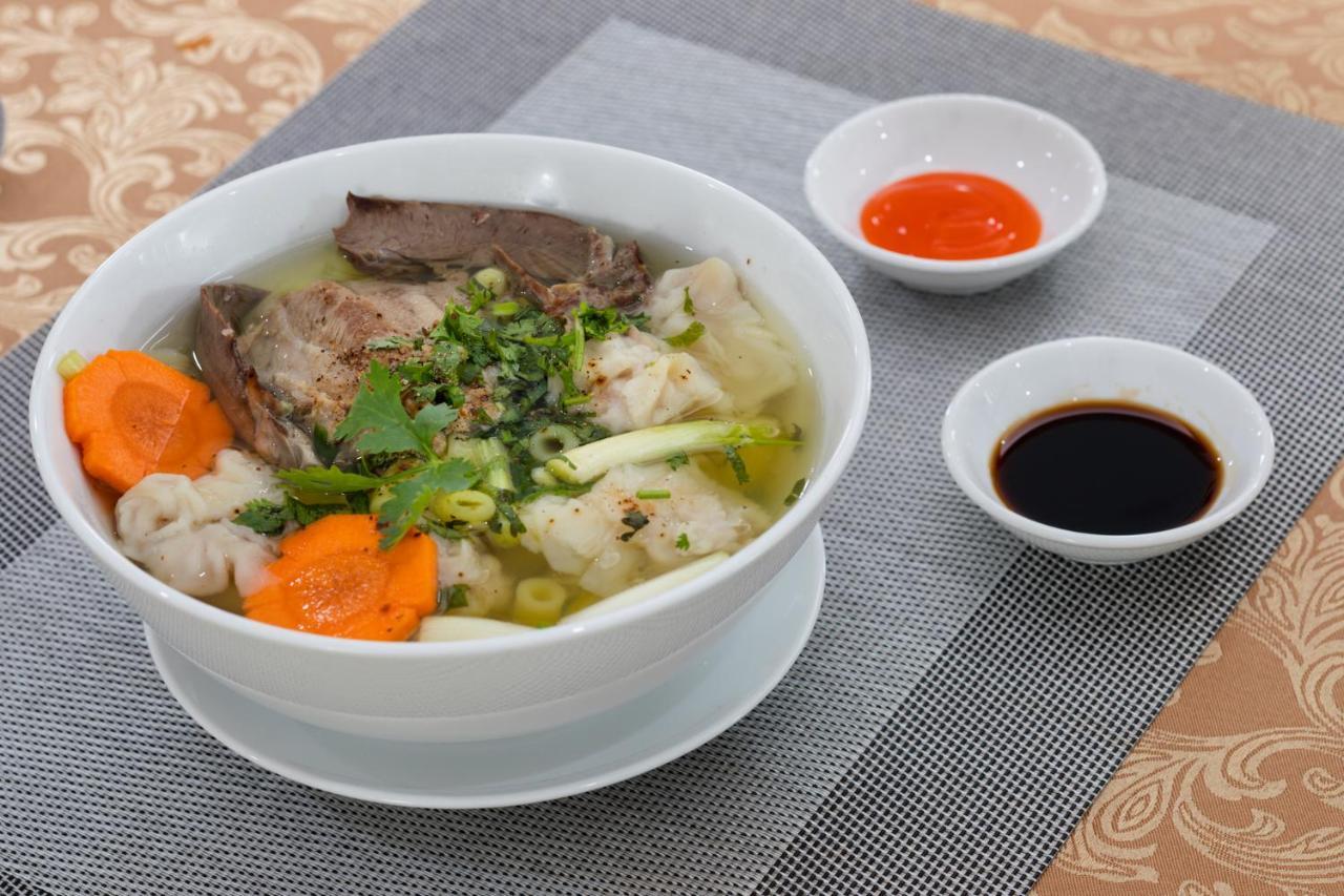 Phuc Ngoc Hotel Rạch Giá Buitenkant foto